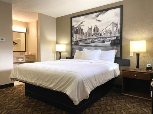 Super 8 by Wyndham Greensburg - Housity