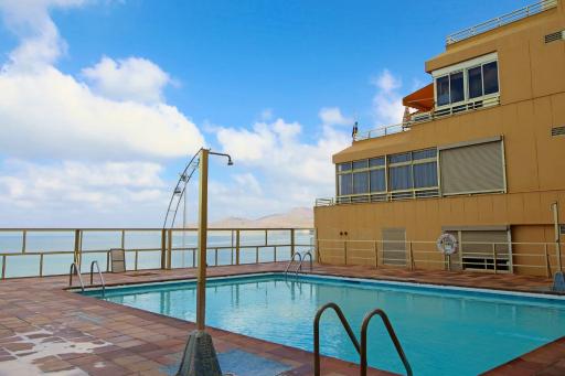 Apartamento con terraza y piscina en Las Canteras - Housity