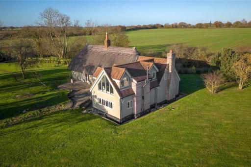 Old Cottage - English Countryside Retreat - Housity