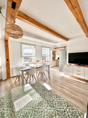 Klimatyczny apartament nr 8 z widokiem na góry Sowie - Housity