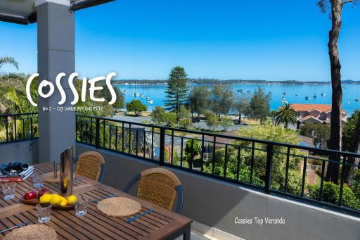 Cossies at Corlette Stunning views & Beach access - Housity