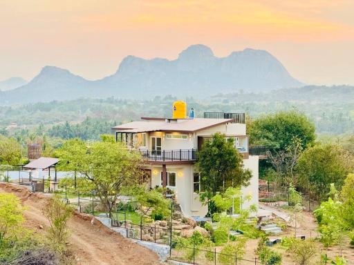 Sunny Side Up Farmstay - Housity