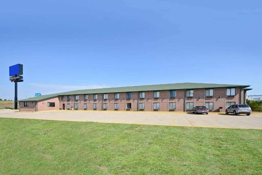 Days Inn by Wyndham Ozark Springfield - Housity