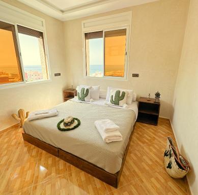 Beachfront cactus surf experience - Housity