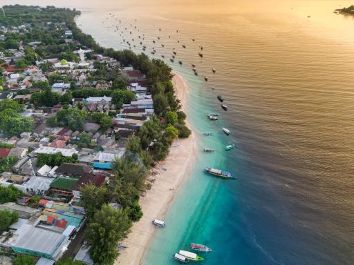 Creative Trawangan Stay - Housity