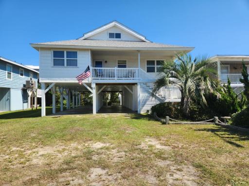 Spacious Beach House Steps to Sand - Housity
