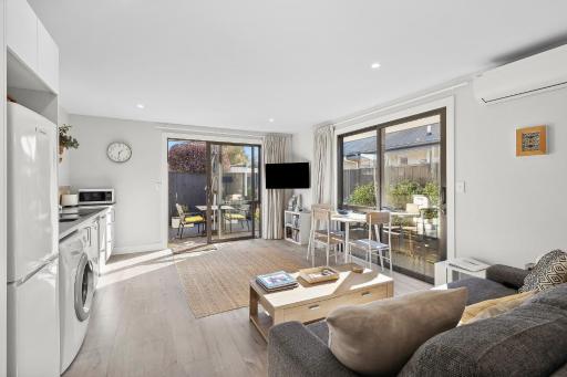 Modern, Sunny, Central - Housity