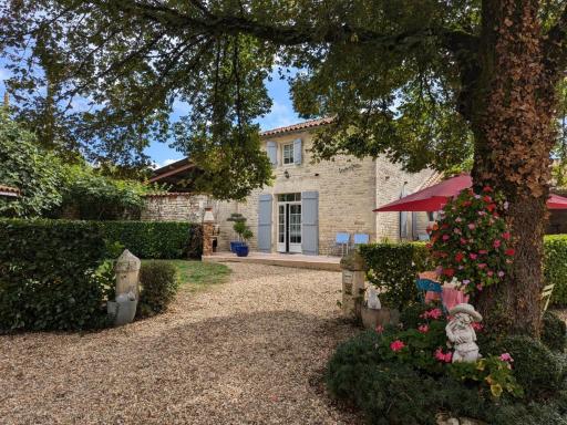 Gîte cosy avec 3 chambres, cour privée, baby-foot et internet, équipements bébé inclus, animaux permis - FR-1-653-154 - Housity