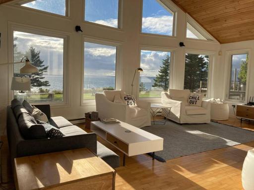 Private Waterfront Luxury with Hot Tub and Barrel Sauna - Housity