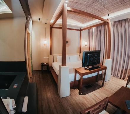 Emotional Grand Motel - Housity