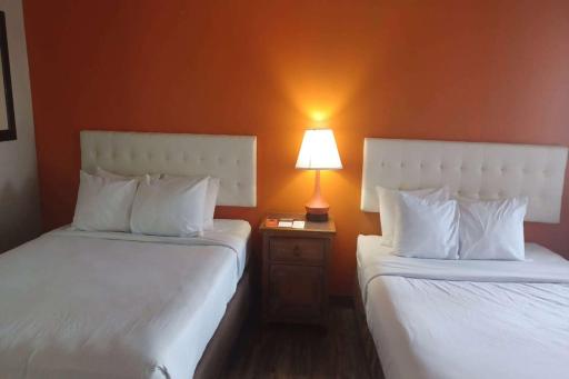 Howard Johnson by Wyndham Springerville - Housity