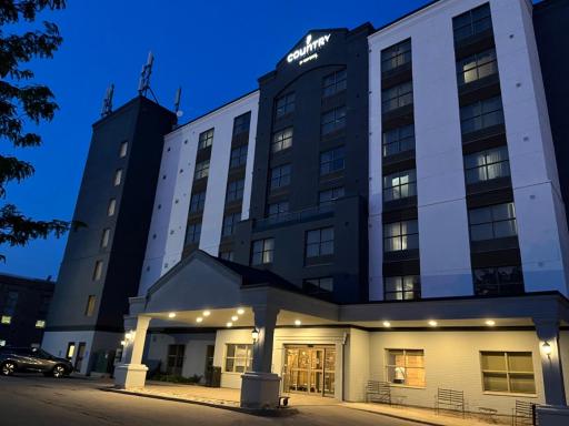 Country Inn & Suites by Radisson, Niagara Falls, ON - Housity