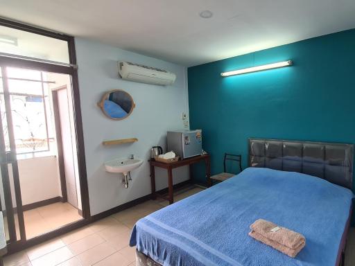 Roong-Arun Apartment - Housity