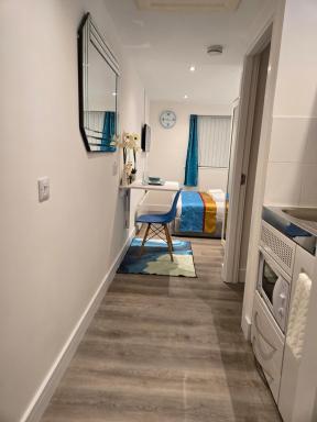 Cosy Self-Contained Studio in Salford Manchester - Newly Renovated - Housity
