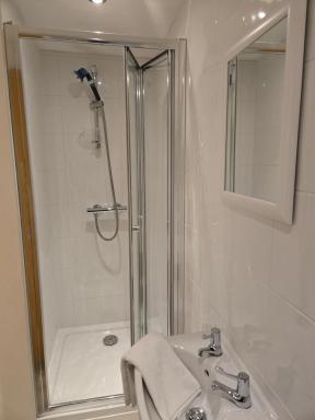 Cosy Self-Contained Studio in Salford Manchester - Newly Renovated - Housity