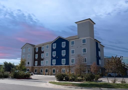 Texas Bungalows Hotel and Hotel Que at i35 Austin Pflugerville - Housity