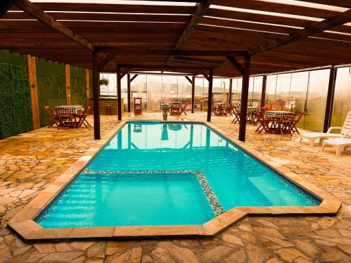 Chalé com Piscina Aquecida - a 200m do Mar, Vista Panorâmica da Praia, Sala de Jogos, Academia e Área de Churrasco - Housity