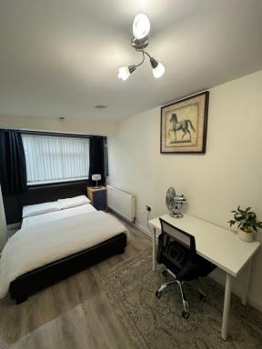Rooms in Surrey - Housity