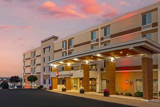 Best Western Plus North Shore Hotel - Housity