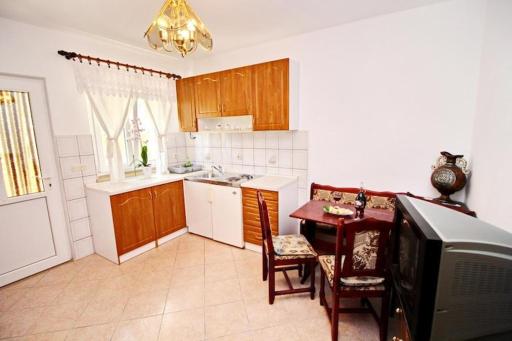 Apartments Veselka, Lumbarda - One Bedroom Apartment with Terrace and Garden View Apt 1 - Housity