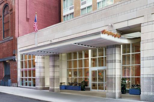 Hampton Inn Times Square Central - Housity