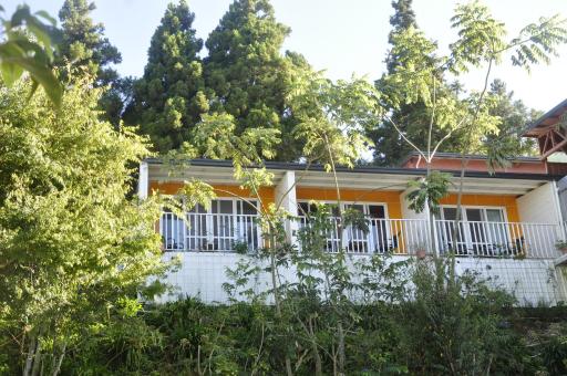Iris Farmhouse - Housity