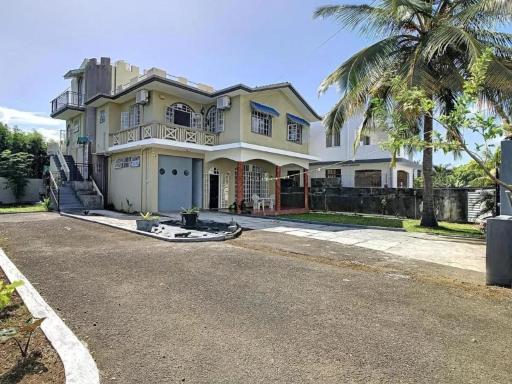 Spacious Apartment in Calodyne with Enclosed Garden - Housity