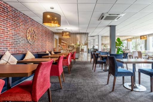 Park Inn by Radisson Peterborough - Housity