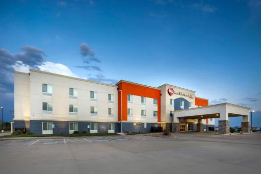 Best Western Plus Pratt - Housity