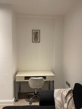Cosy 1 Bed Apartment in Centre of St Albans - Free Parking - 5 min walk to St Albans city centre & Railway station - Big Savings on Longer Stays!! - Housity