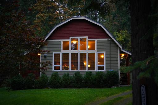 Glacier Springs Chalet - Housity
