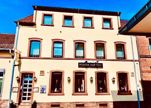 Hotel Pfälzer Hof - Housity