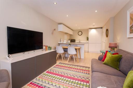 Compton Lodge Luxury apartment-Free Parking - Housity