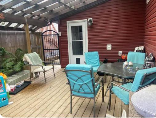 Econo Queen Suite - Housity