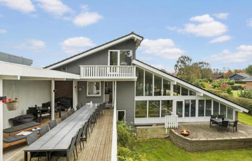 Stunning Home In Roslev With Sauna - Housity