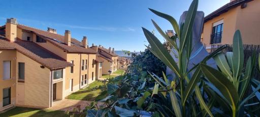 Wood, Wine & Golf - Housity