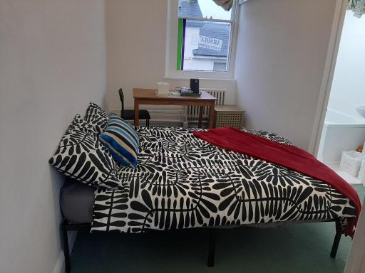 Cozy Newport stay near train station Wales - Housity