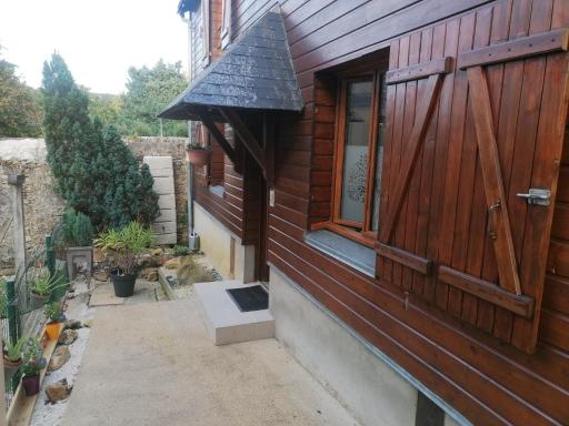 Le Petit Chalet -Appartement proche de la vieille ville , du centre ville et du Tram- PETIT DEJEUNER OFFERT - Housity