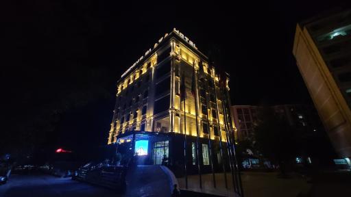 Shedevr Plaza Navoiy - Hizvo