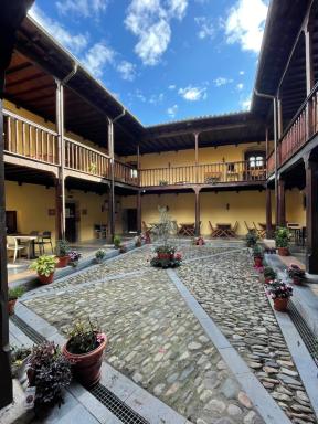 Hotel Castillo Valdés Salas - Housity