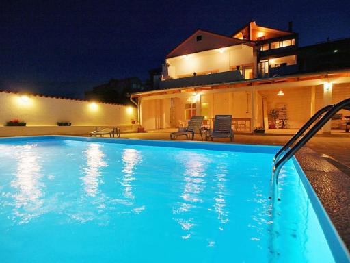 Apartments Denko - with pool - Housity