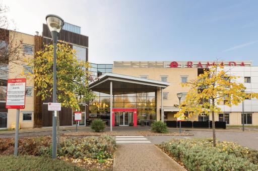 Ramada London North - Housity