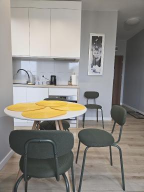 Urban Jungle - Grey Apartment - Housity
