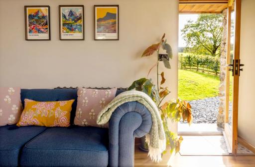 Romantic Snowdonia Cottage with Hot tub, sea & mountain views - Housity