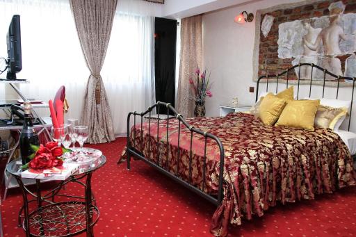 GRAND PIER BOUTIQUE VILLA, only 350 m to OLD TOWN And Unirii Fountains, Best deal from 69 eur, minim 3 nights, and FREE BREAKFAST - Housity