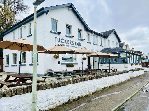 Tuckers Inn - Housity