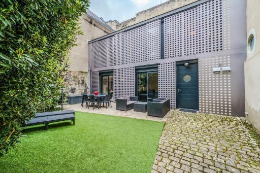 Maison d'architecte centre Tours jardin, climatisation, parking 5 p - Housity