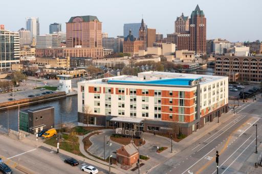 Aloft by Marriott Milwaukee Downtown - Housity