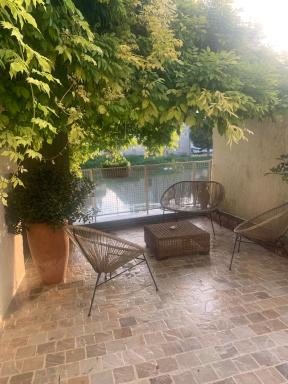 Maison des glycines au bord du Doubs - Housity