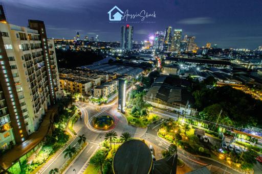 Aussie Shack - 2BR Modern Condo with Skyline View - Housity